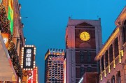 武汉夜晚魅力无限，楚河汉街与光谷步行街夜网胜地大揭秘