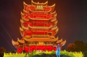 武汉夜晚好去处：黄鹤楼灯光秀，赏景尝小吃吹江风