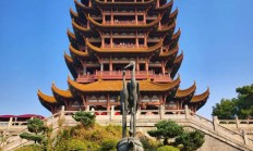武汉休闲好去处：登黄鹤楼赏长江风光，品地道美食